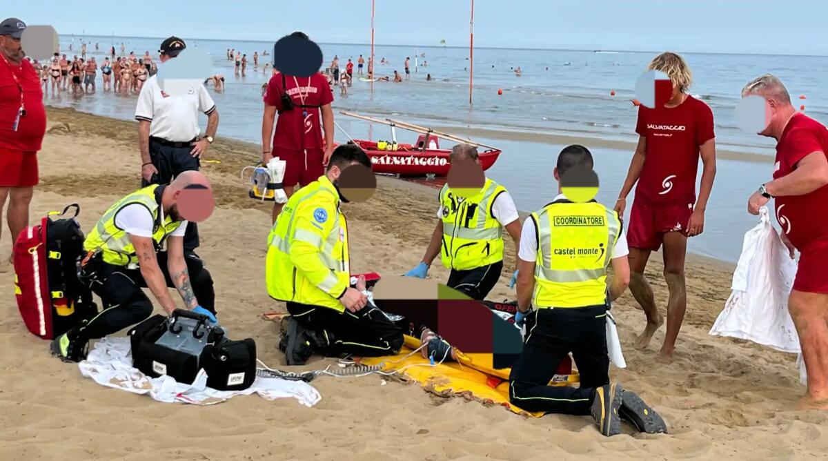 Tragedia a Jesolo, malore improvviso mentre si trova al mare: morto 25enne - 