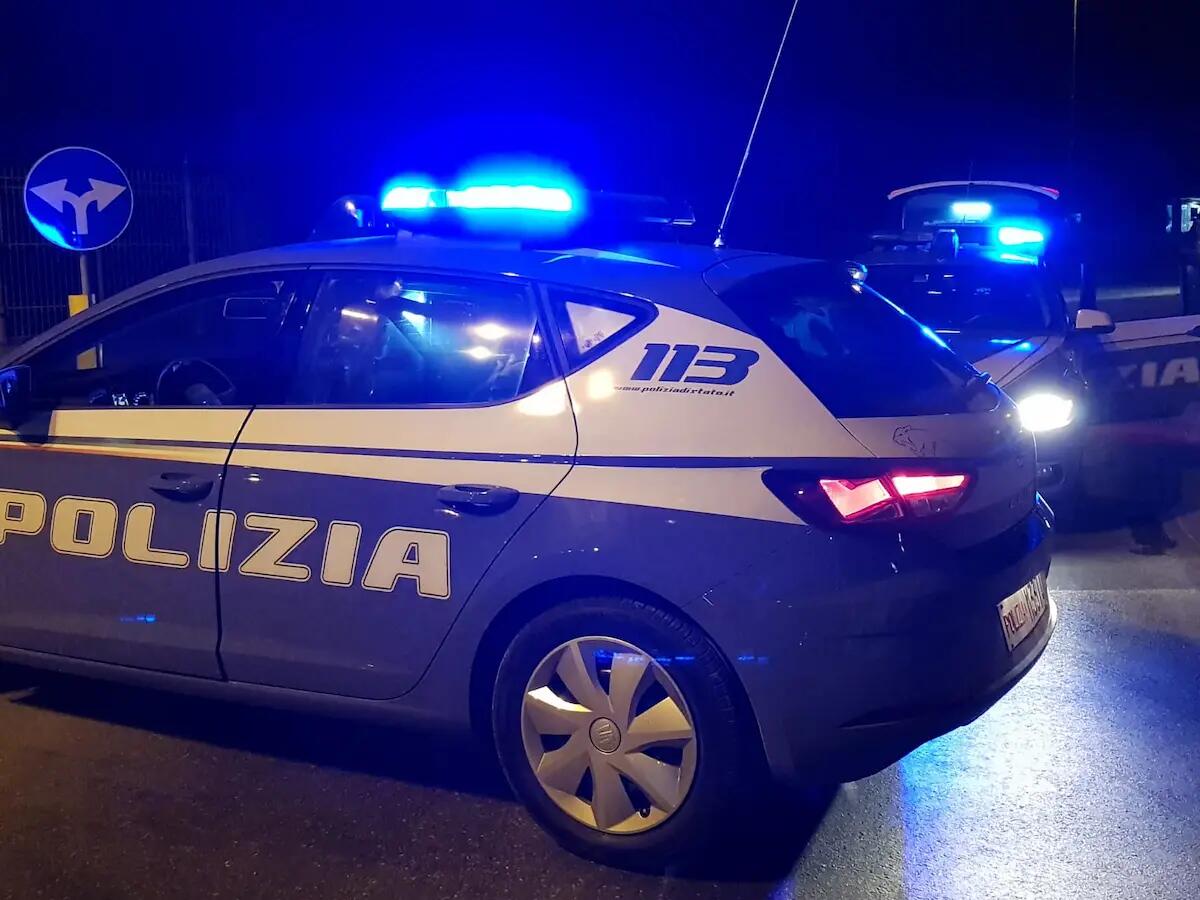 Rapinano un cameriere in un locale del centro: arrestati due ragazzi - 