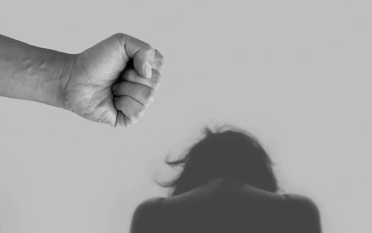 Tre uomini violenti con le mogli e uno verso la madre disabile: "ammoniti" dal questore - 