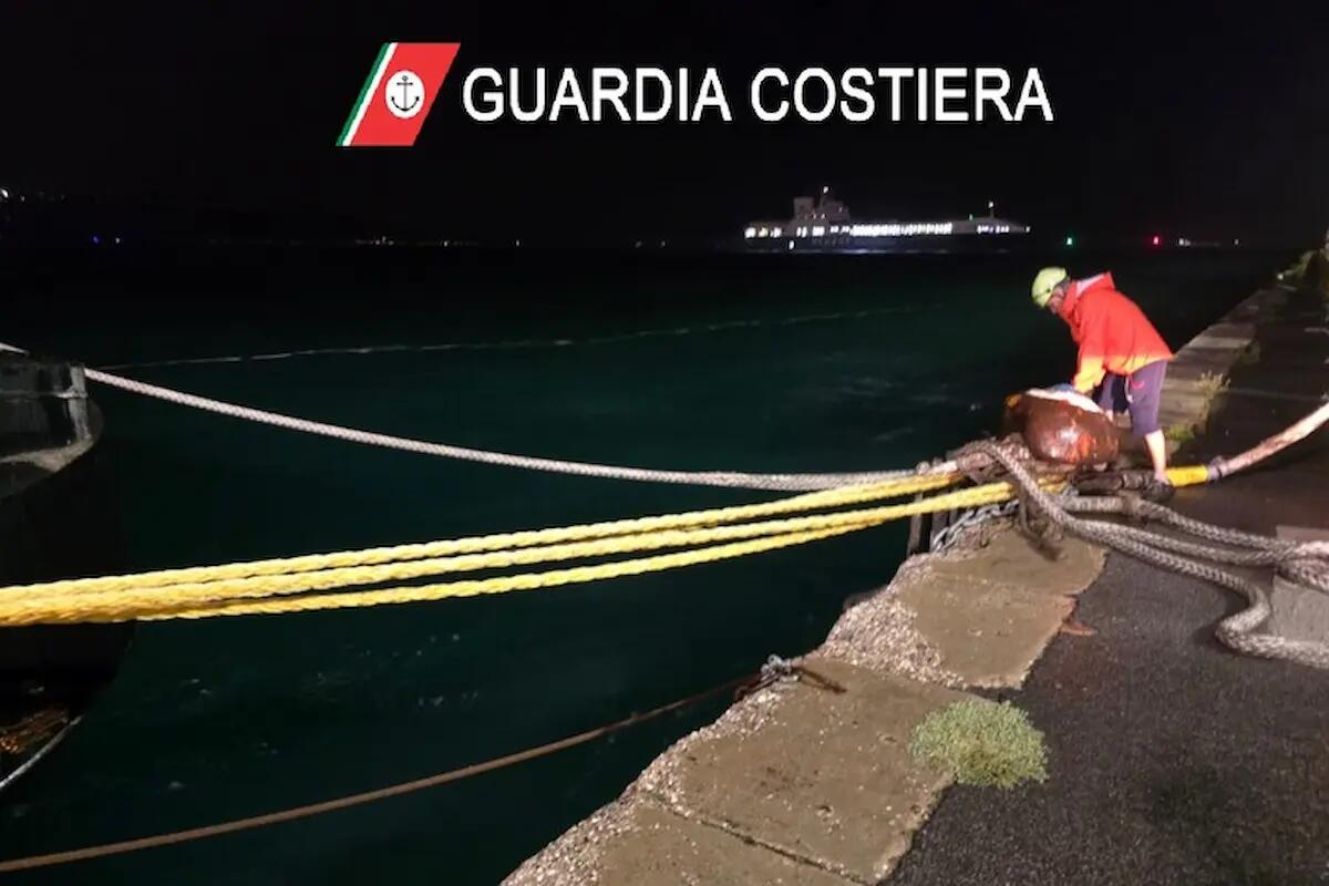 Trieste. Emergenza al porto, burrasca causa danni e disagi: 3 navi rompono gli ormeggi - 