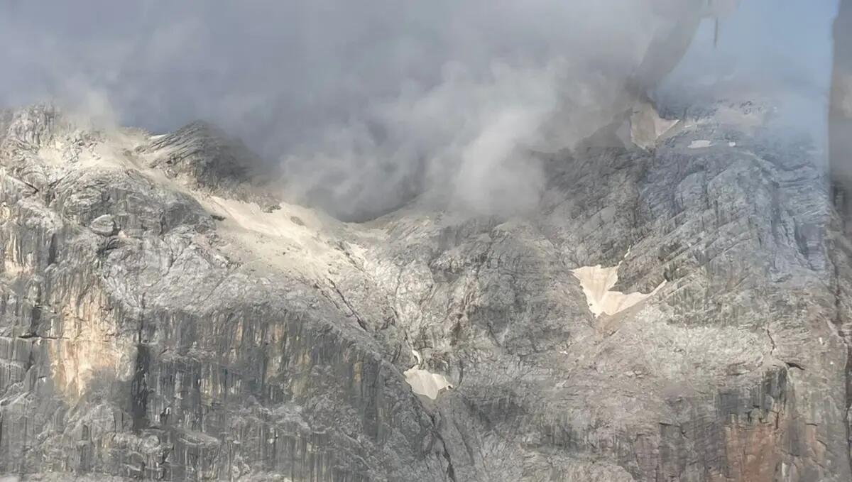 Si ferisce in alta quota: recuperato escursionista infortunato in Civetta - 