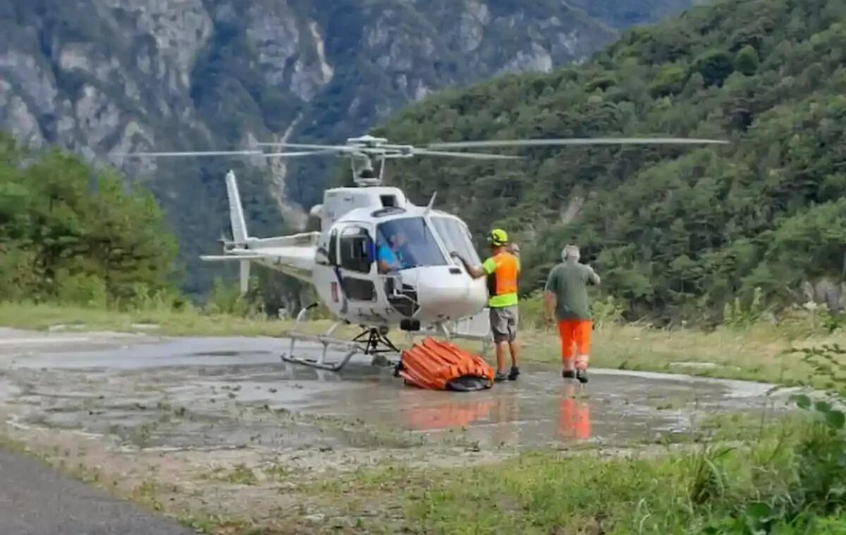 Incendio boschivo sulle pendici a sud del monte Cimadors, nel comune di Moggio Udinese - 