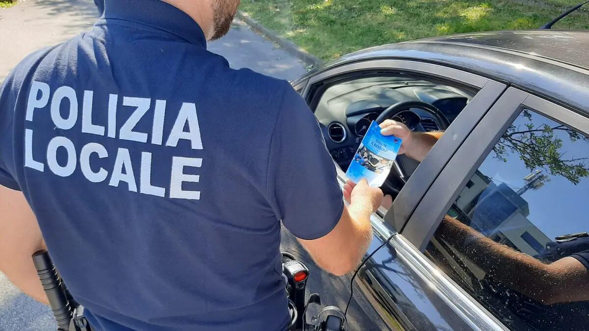 A Jesolo un volantino informativo sui dispositivi antiabbandono per ogni nuovo nato -