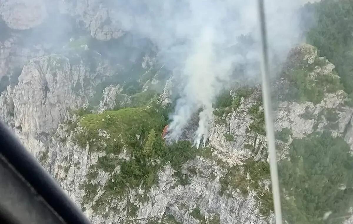 Incendio boschivo in Val Fogarè: intervento in corso - 