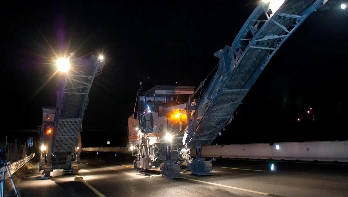 Stesa dell'asfalto drenante e poi apertura della terza corsia tra Alvisopoli e Portogruaro - 