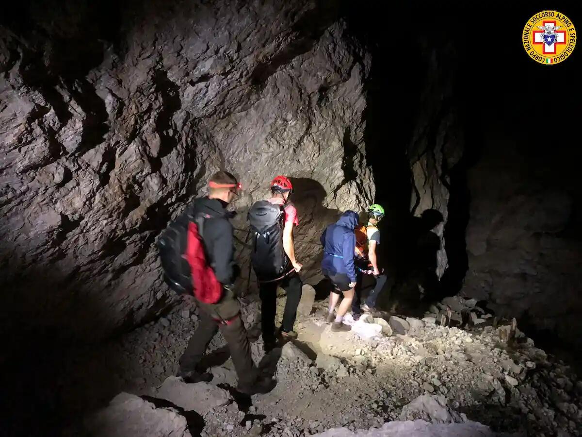 Coppia di escursionisti bloccata in un canale del Lagazuoi: complesso intervento di recupero - 