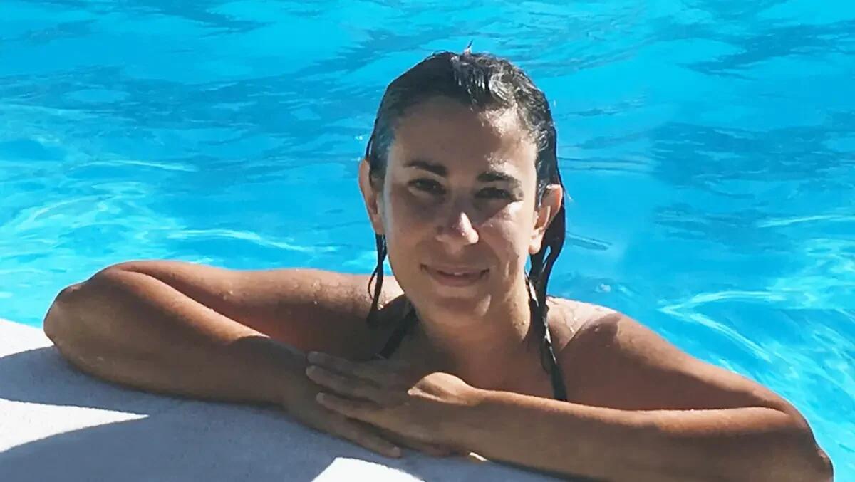 Alessia muore improvvisamente a 38 anni durante le vacanze: lascia compagno e figlio - 
