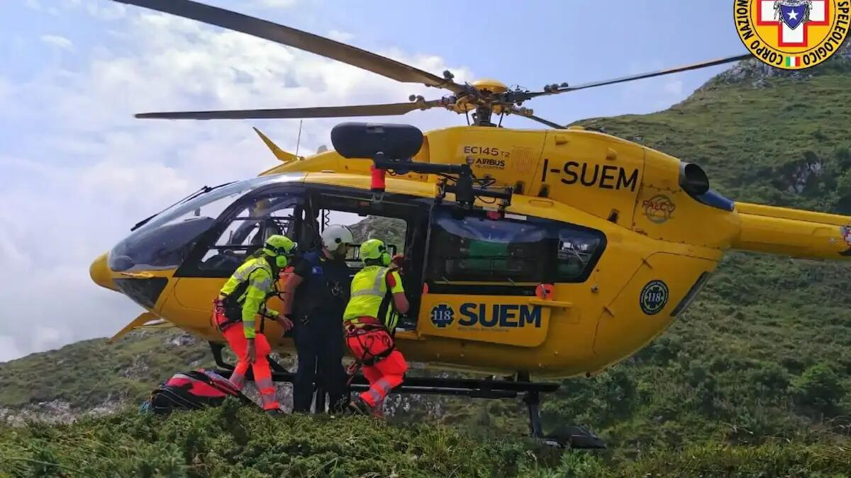 Inciampa e precipita per alcune decine di metri sotto gli occhi del compagno: deceduta - 