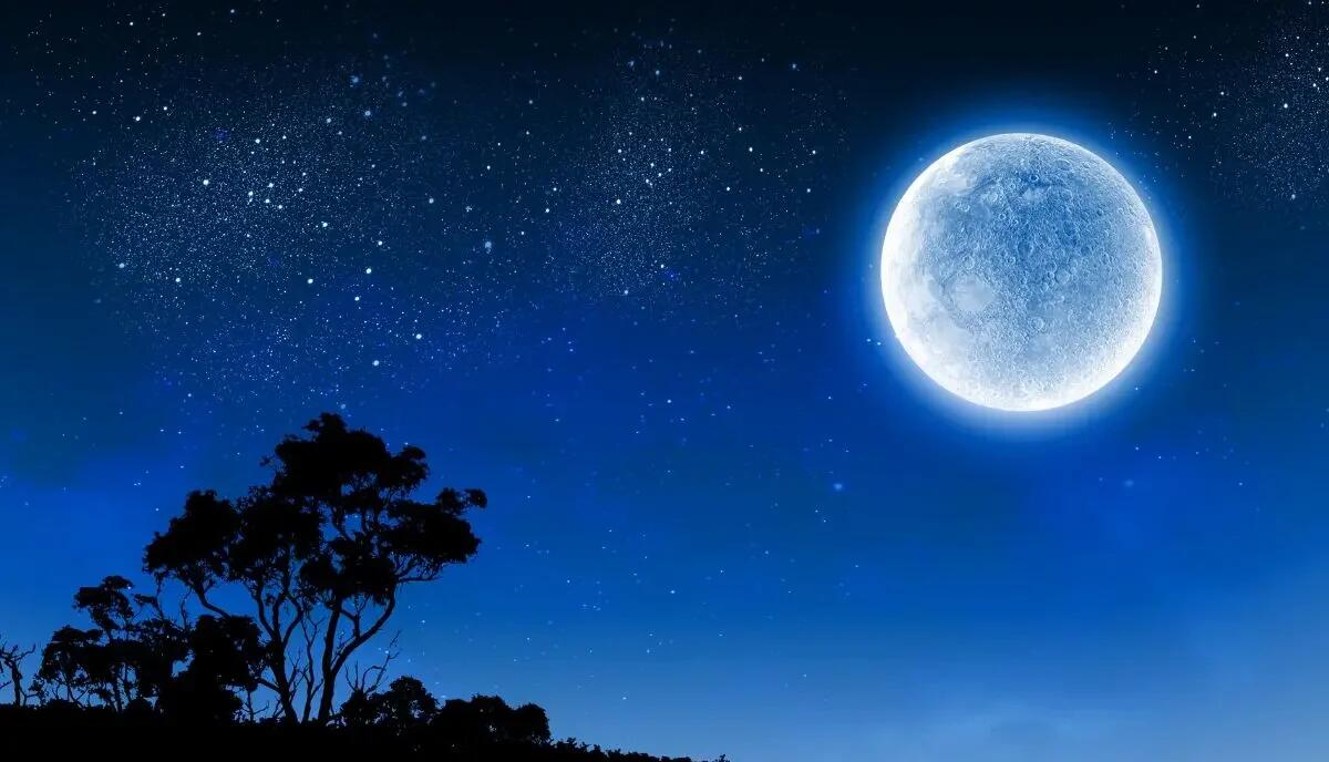 Nordest, spettacolo raro della Superluna Blu di agosto 2024 -