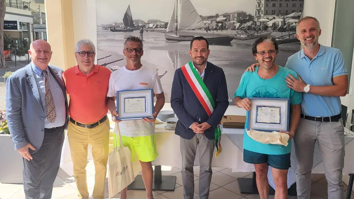  In vacanza a Jesolo da quando erano bambini: "Premio Fedeltà" a due milanesi - 
