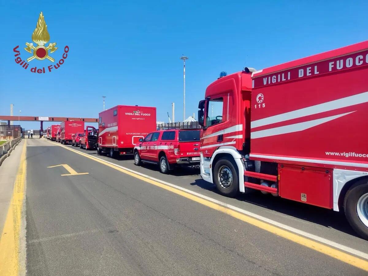 Forti venti e incendi devastano la Grecia, anche i pompieri dal Veneto ora in azione - 