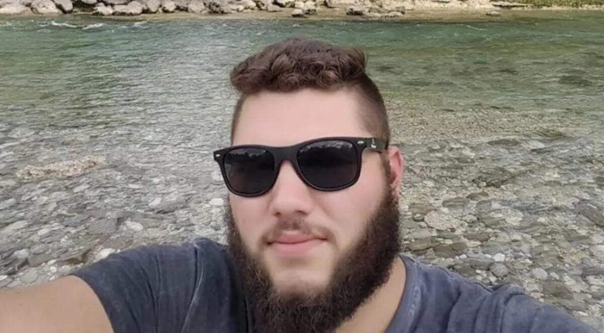 Stefano non si sveglia, il padre lo trova morto: aveva 30 anni. Lutto a Manzano - 