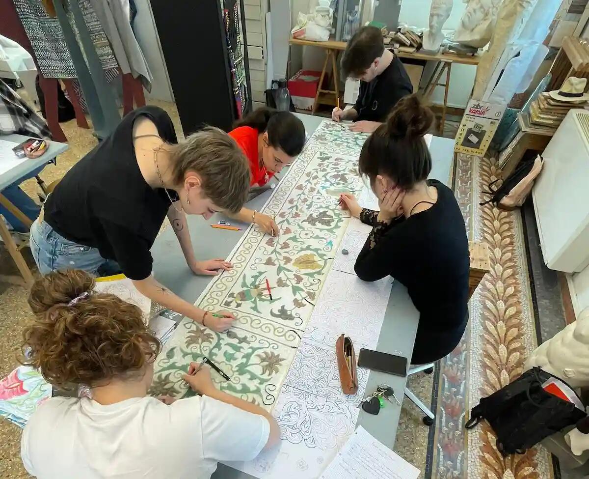 Inizia il 103° anno alla Scuola Mosaicisti del Friuli: un viaggio nell'arte musiva - 