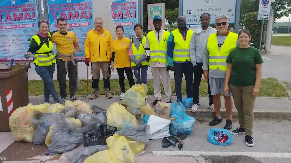 "Puliamo i quartieri": volontari in azione nel quartiere di Villanova - 
