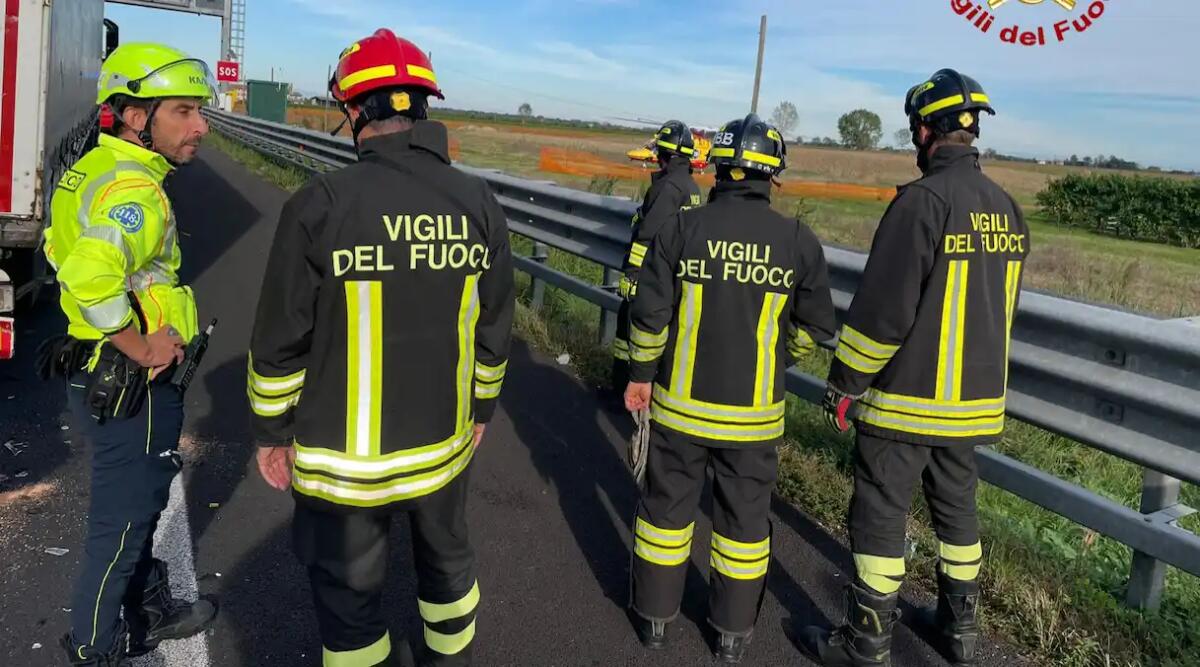 Scooter tampona un autoarticolato in A4: un ferito gravissimo - 