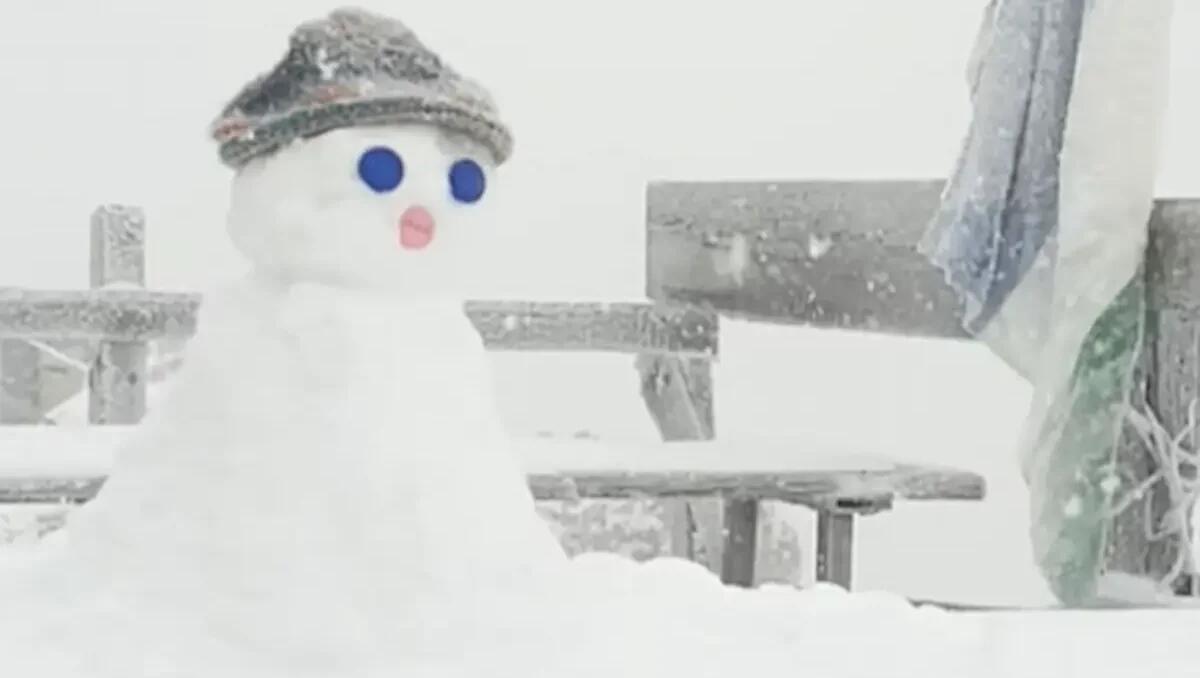 Prima nevicata sulla Marmolada: le immagini mozzafiato da Capanna Punta Penia | VIDEO - 