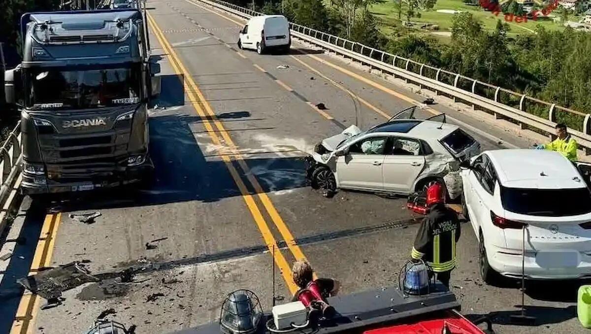 Tragico scontro tra 3 auto e un camion sul ponte Cadore: un morto e un ferito grave - 
