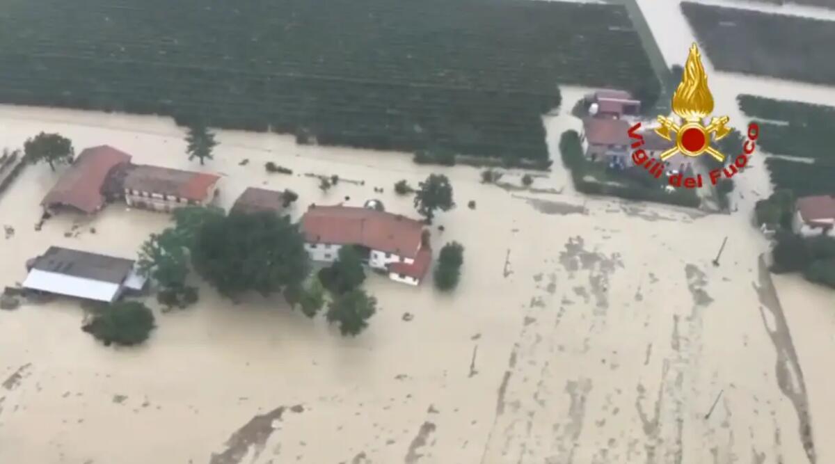 Alluvione, a Forlì e Faenza anche i pompieri del Veneto e Protezione Civile del Friuli Venezia Giulia - 