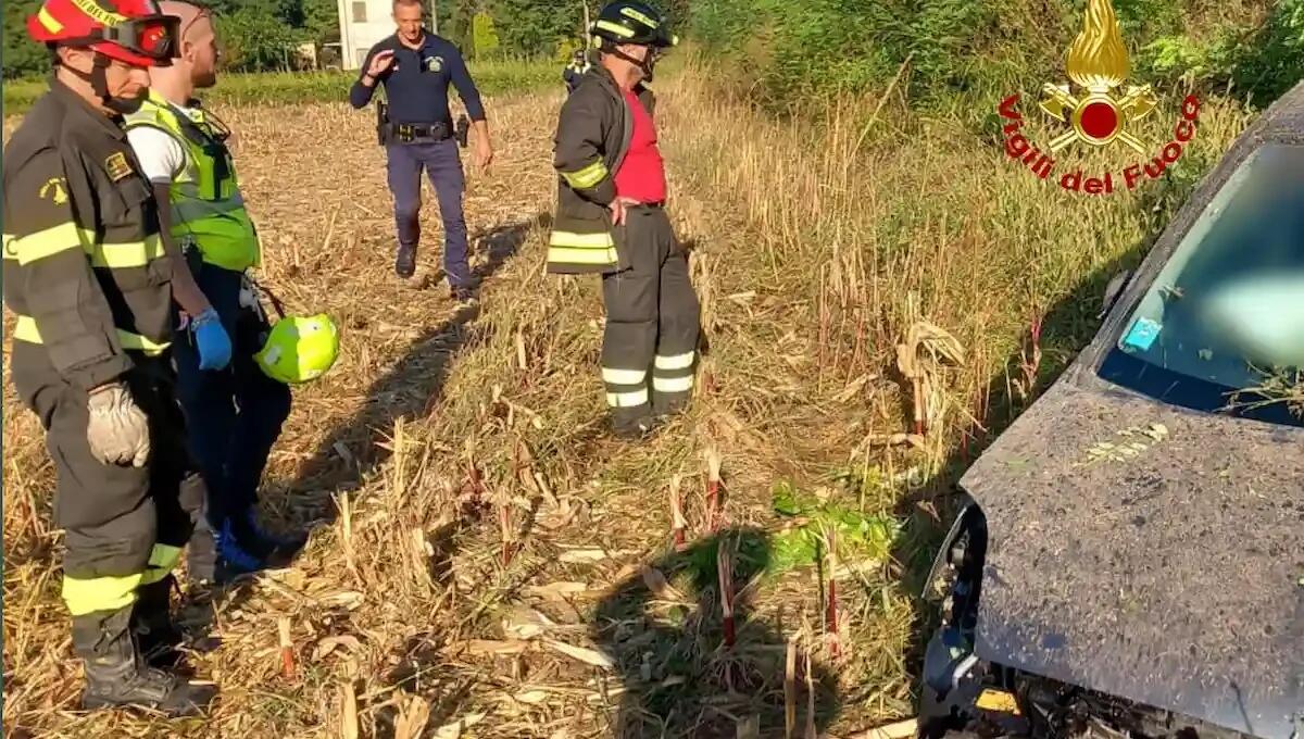 Finisce fuori strada, ma l'auto viene vista solo all'alba. Morto il 20enne Angelo Loprete - 