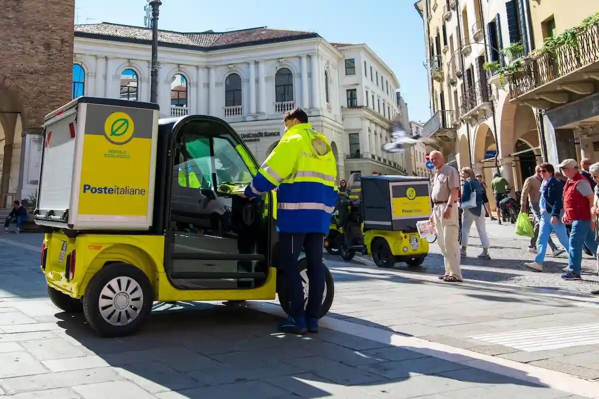 Poste Italiane promuove la sicurezza: l'incontro a Udine per la Guida Sicura - 