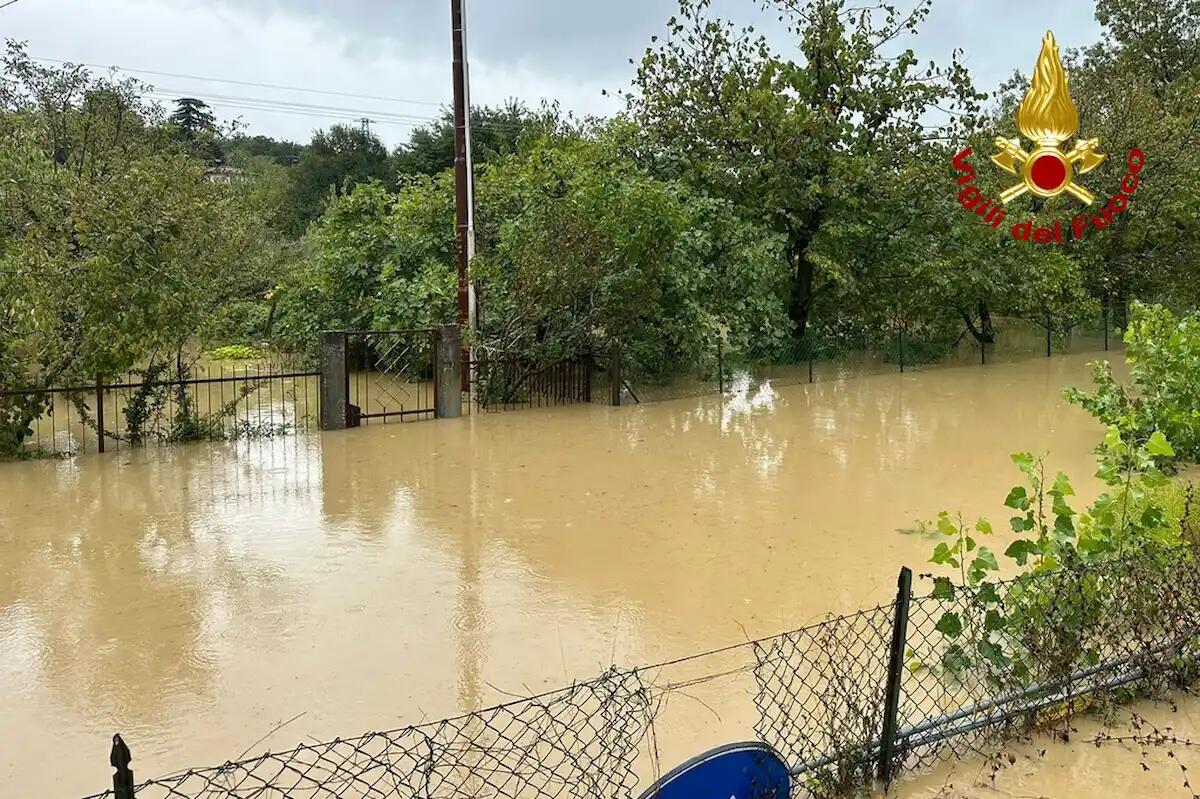 Piogge intense, straripa un torrente a Muggia: evacuazioni in corso e traffico bloccato - 