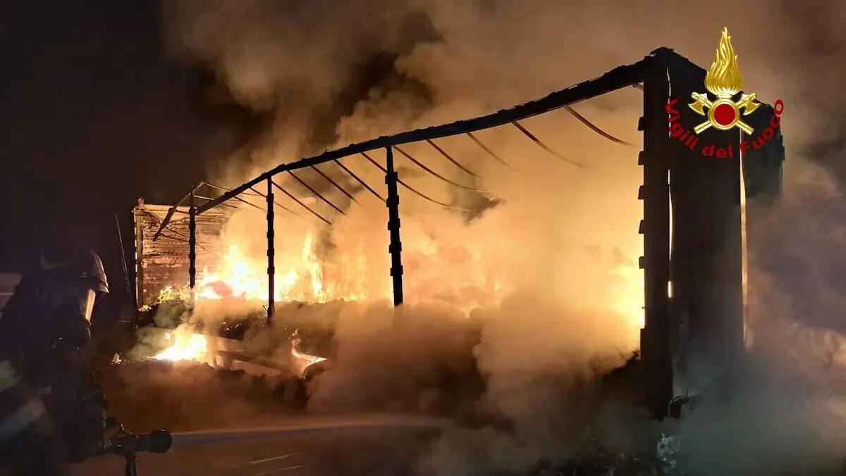 Scoppia l'incendio in A4, semirimorchio in fiamme tra San Stino e Portogruaro - 