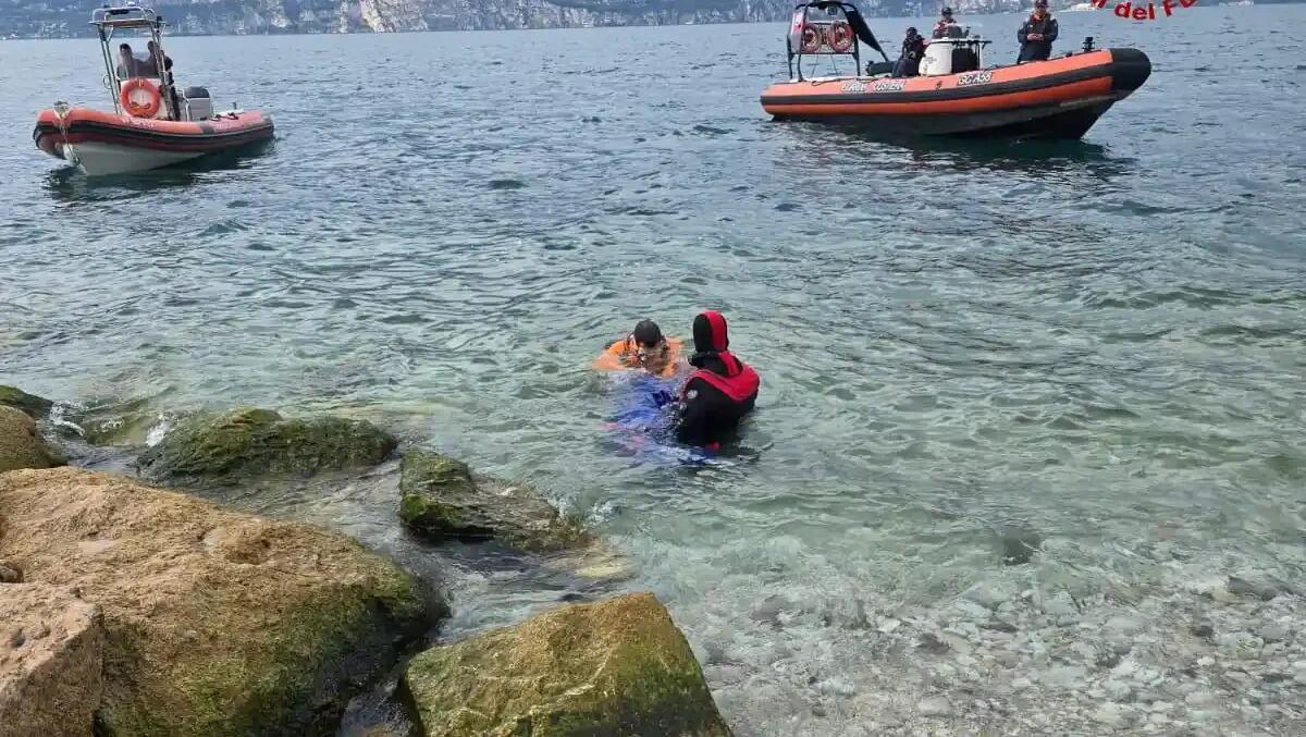 Pescatore 68enne entra in acqua per disincagliare la lenza ed annega - 