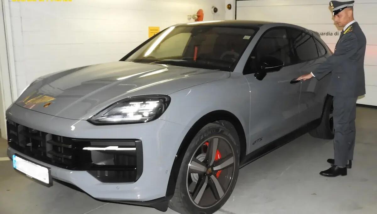Sequestrata ad un imprenditore una Porsche Cayenne di contrabbando importata dall’Ucraina - 