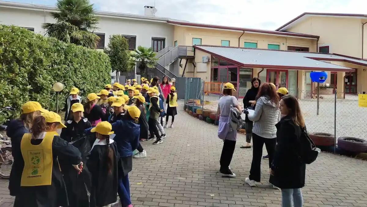 Fiume Veneto: i giovani protagonisti di “Puliamo il Mondo 2024” - 