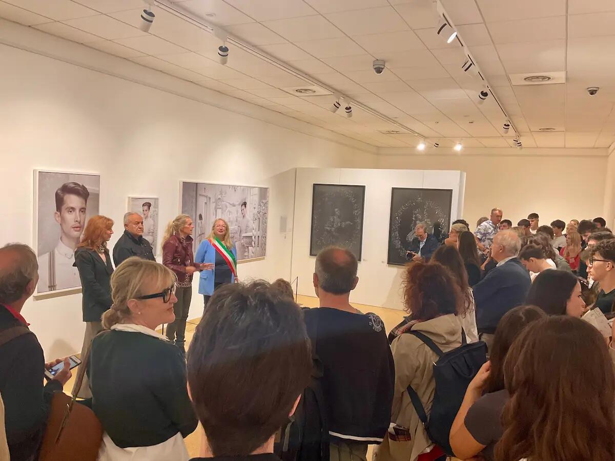 "Da vicino nessuno è normale": l’arte contemporanea in scena al MuCa di Monfalcone - 