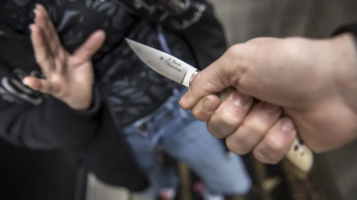 Accoltellato alla schiena all'esterno della Discoteca Palmariva: il giovane è in fin di vita - 