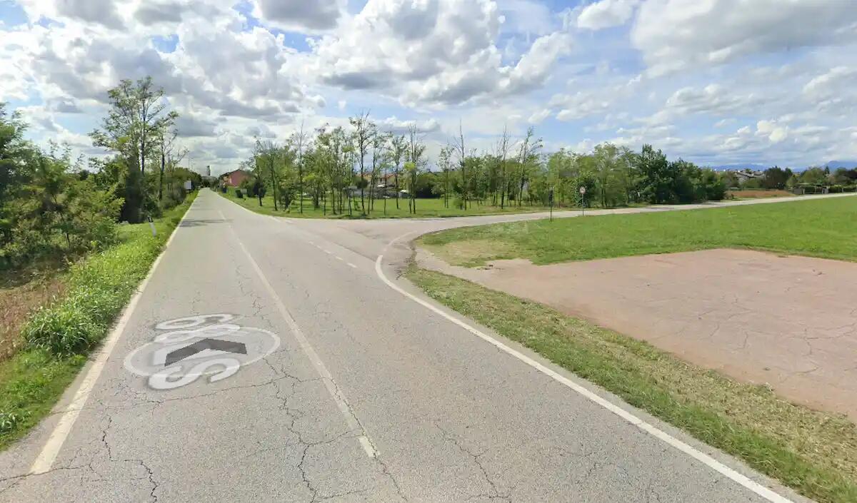 Ciclista investito da un'auto a Campoformido: ferito gravemente - 