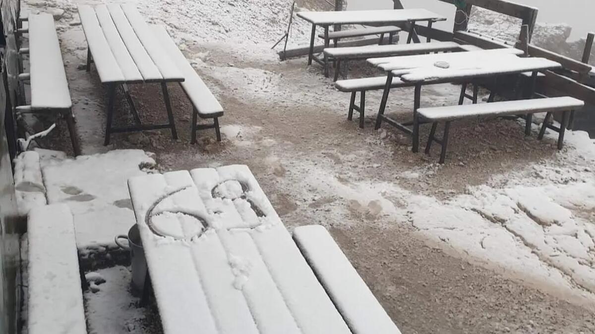 Prima nevicata sulla Marmolada dopo due mesi di temperature sopra lo zero | VIDEO - 