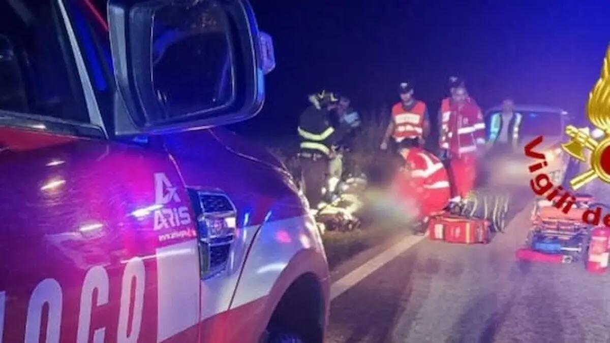 Tremendo scontro tra auto e moto sulla SR 464: ferito il centauro - 
