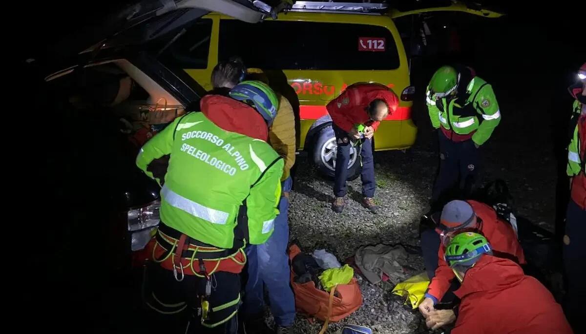 Uomo disperso durante un'escursione a funghi: ricerche in corso a Claut - 