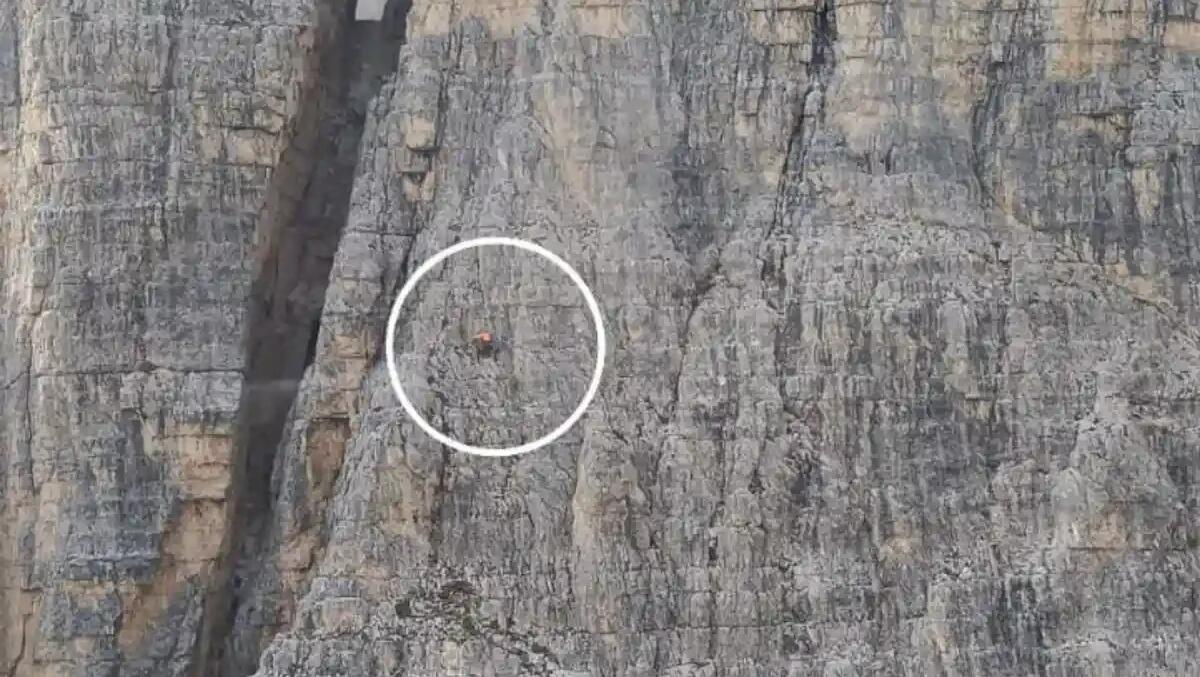 Cima Grande di Lavaredo, cede il chiodo: alpinista triestino precipita per diversi metri - 