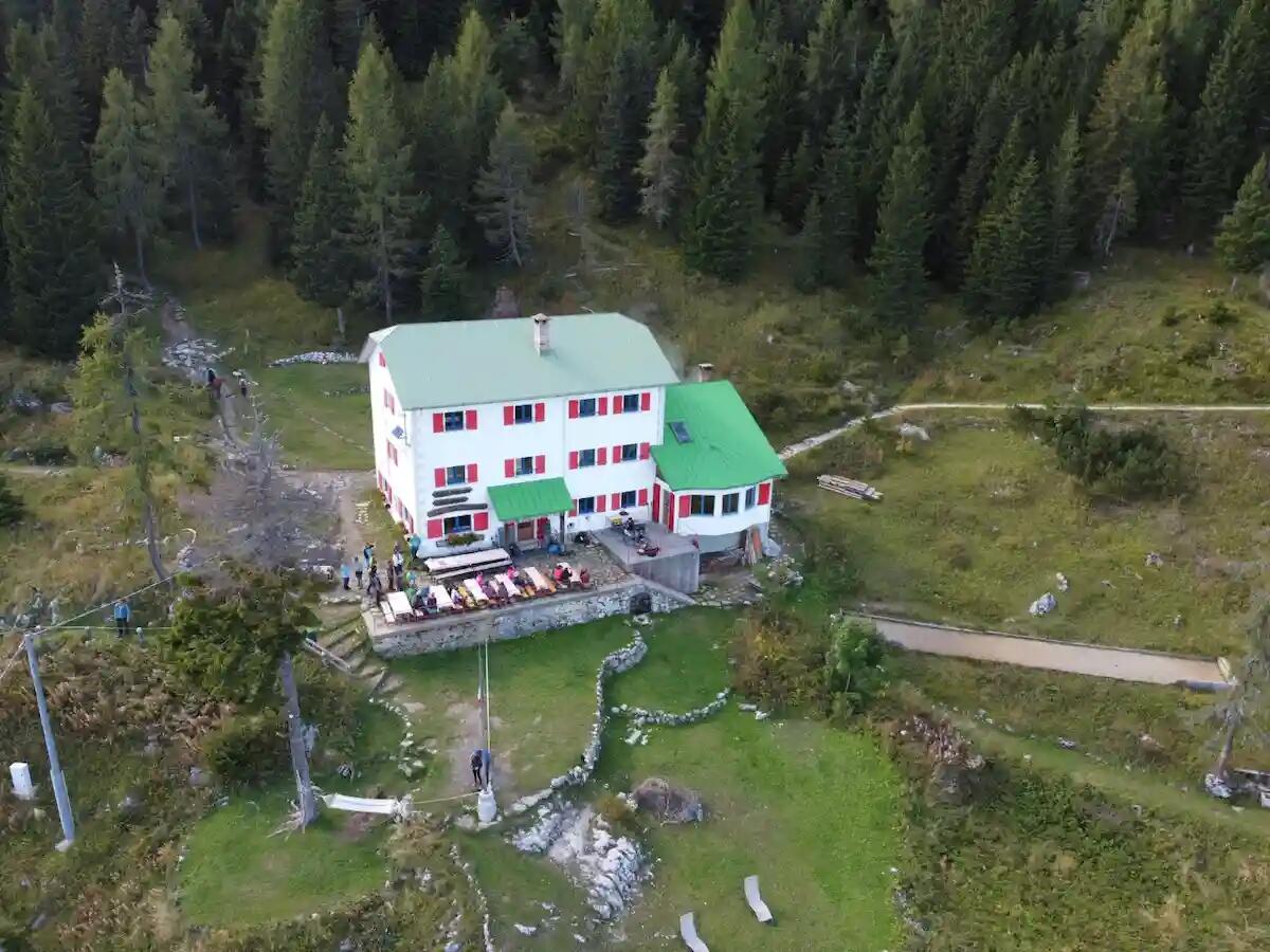 Rifugio De Gasperi: un'estate difficile (frana sulla SR 465), ma ricca di emozioni - 