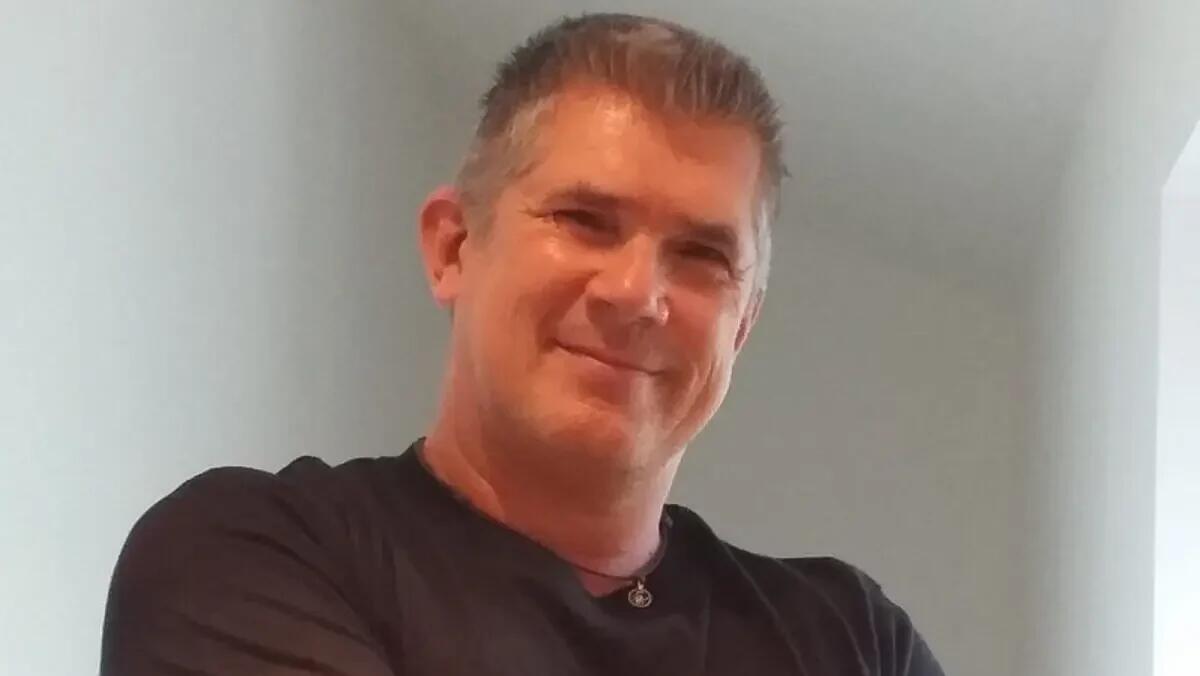 Trieste. Con la moto finisce dritto contro un albero: morto centauro. Chi è la vittima - 