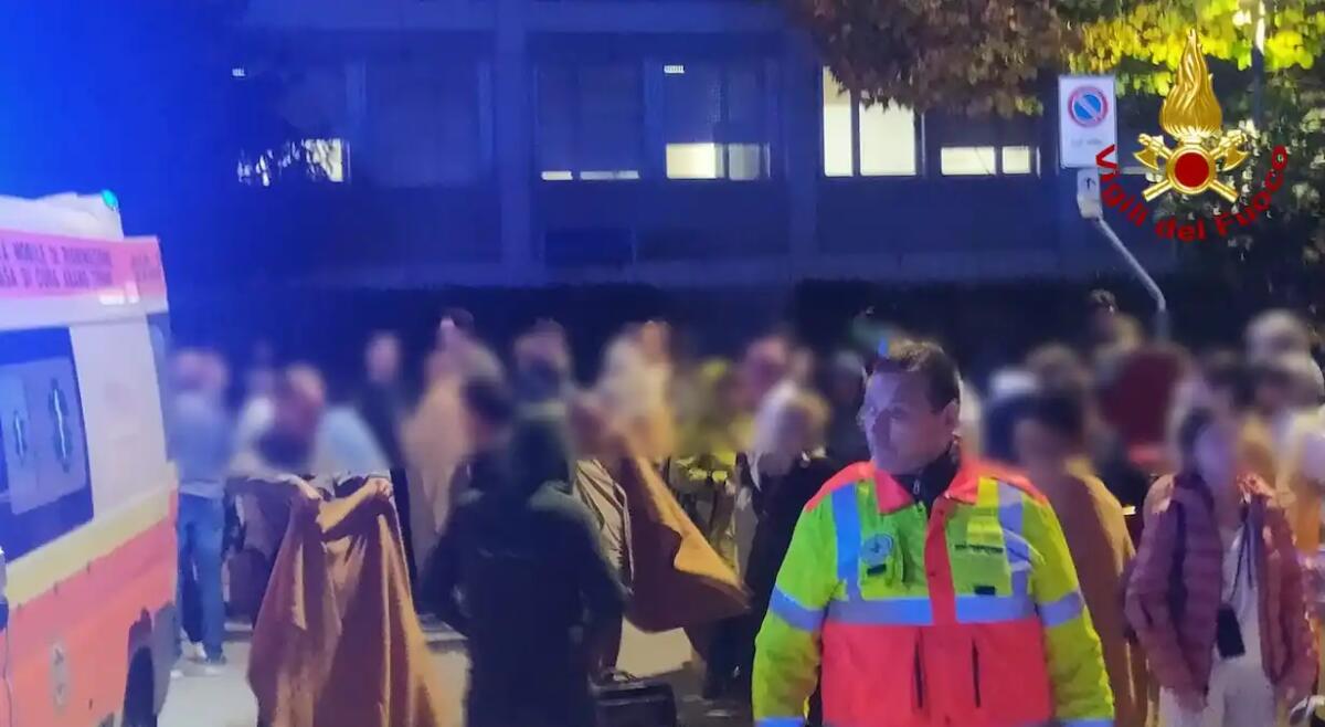 Scoppia l'incendio in Hotel: 273 persone evacuate, in 40 finiscono all'ospedale intossicati - 