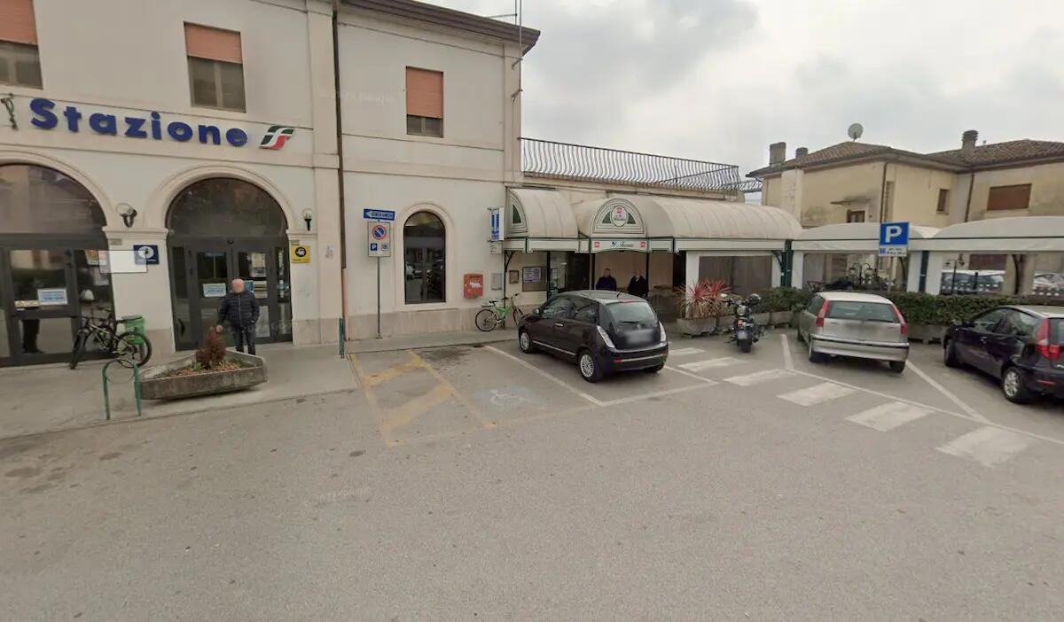 Latisana, furto al "Bar Alla Ferrovia": donna bloccata, complice in fuga - 