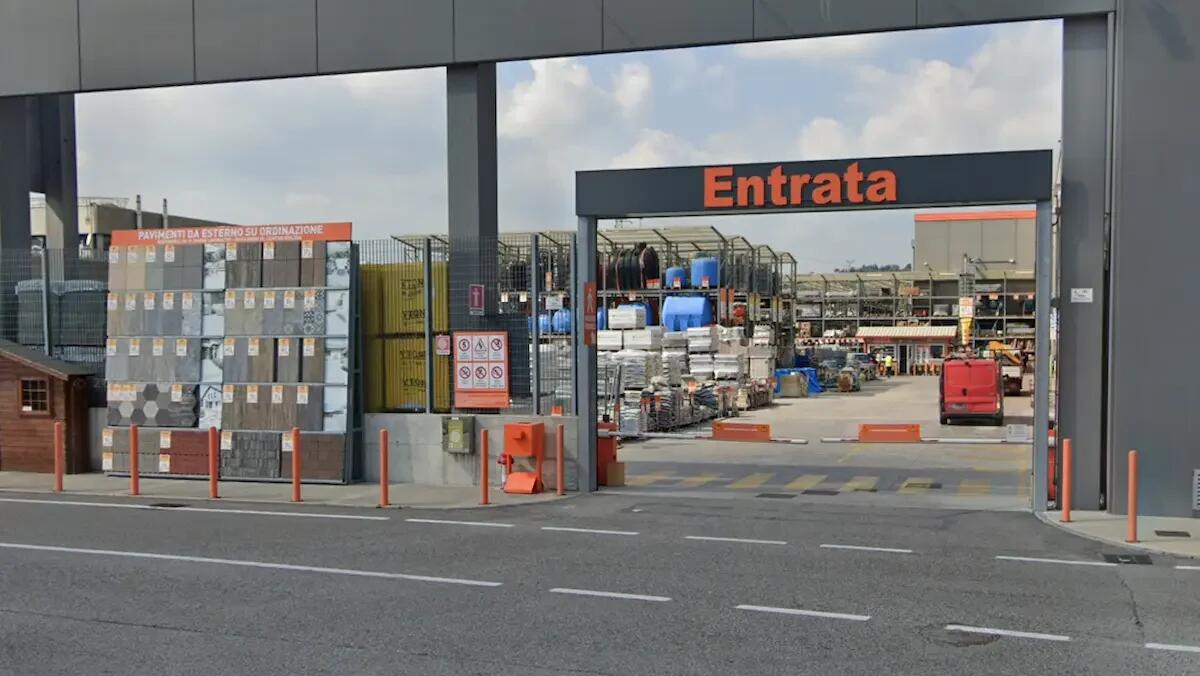 Tragico incidente sul lavoro alla Tecnomat: morto 25enne, travolto da un bancale di merce - 