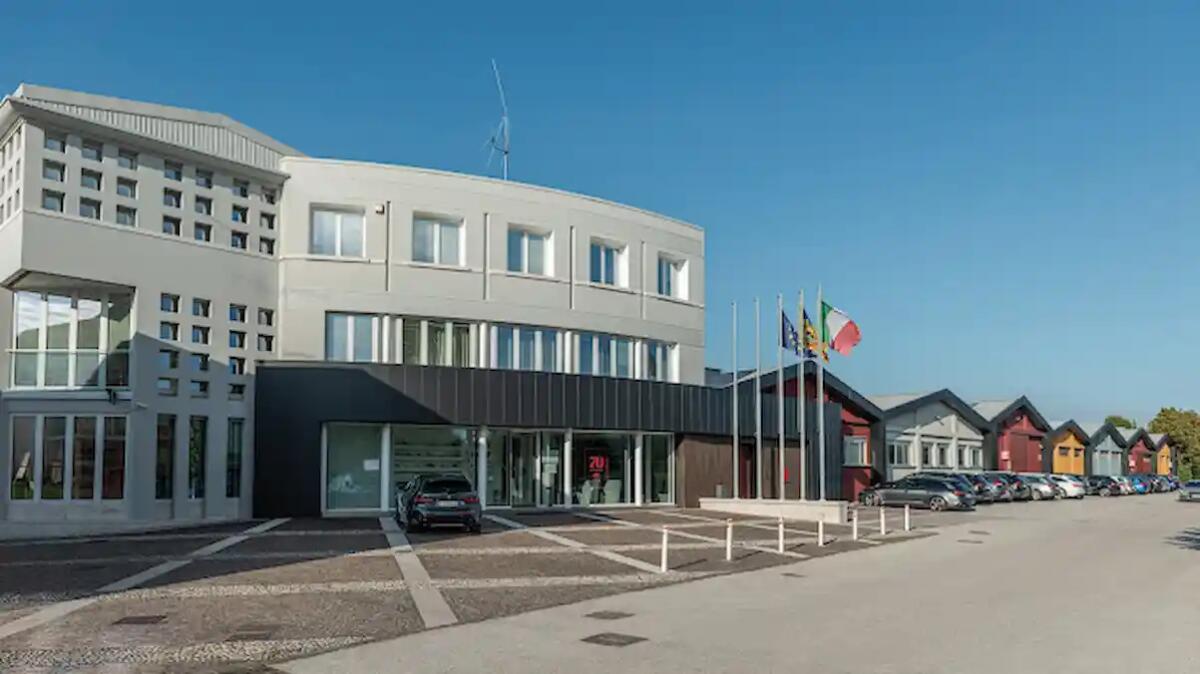 Malore fatale mentre lavora nel mobilificio: morto un operaio 51enne. Chi è la vittima - 