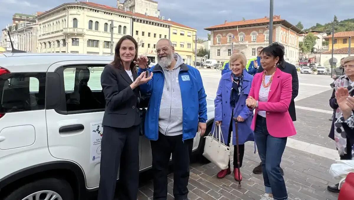 La generosità: donata un’auto al Servizio Cure Palliative di Monfalcone -