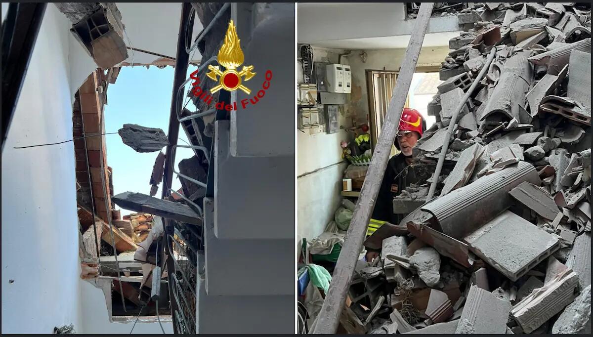 Crolla il tetto di una casa Ater, tragedia sfiorata: due persone bloccate tra i detriti, in salvo - 