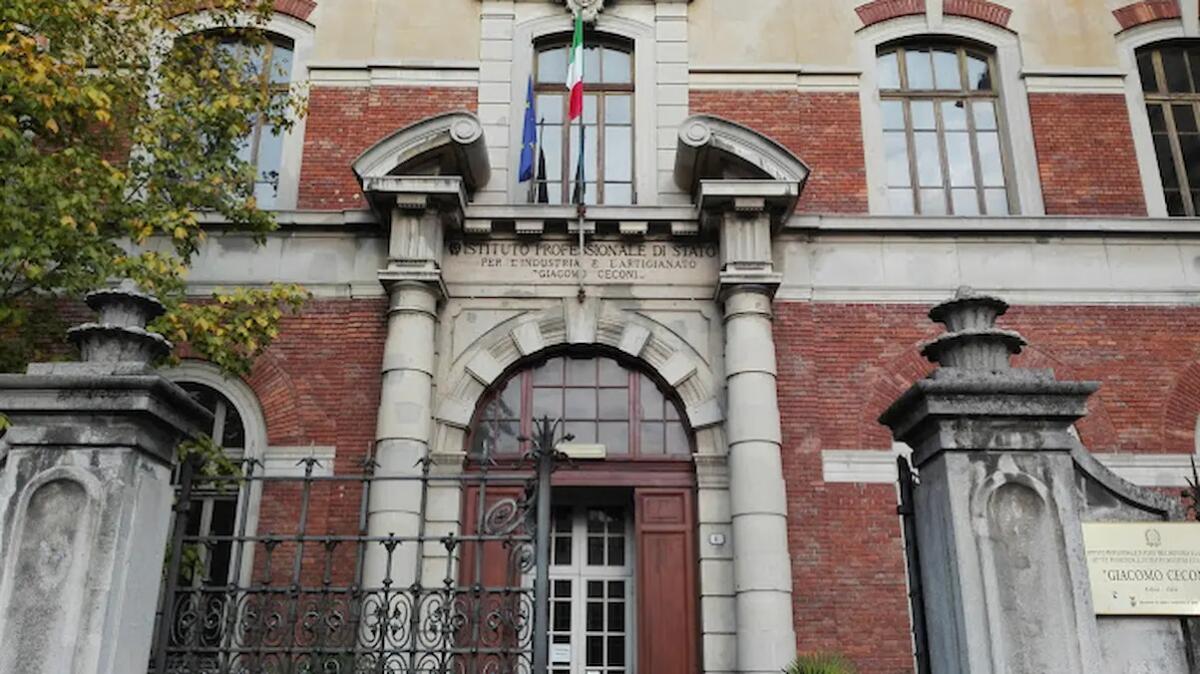 Allarme bomba all'Istituto Ceconi di Udine: evacuata tutta la scuola - 