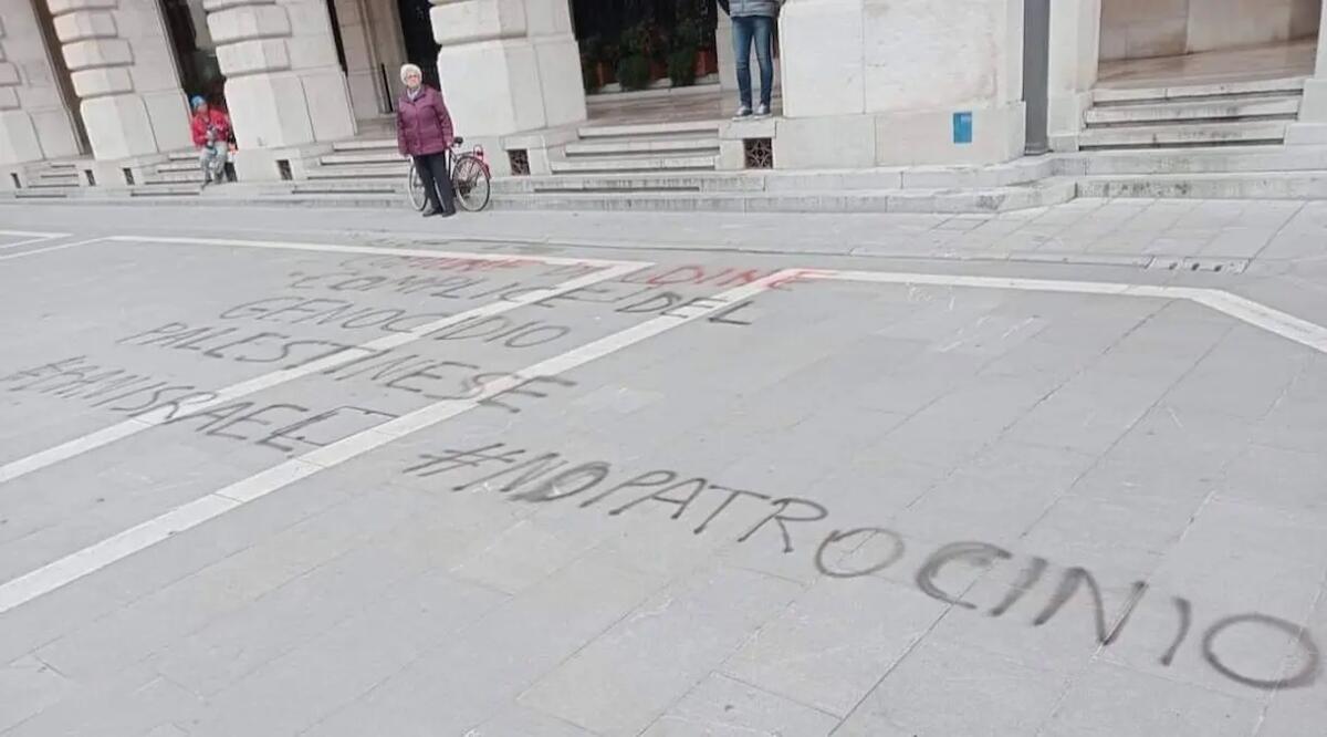 Alta tensione a Udine: scritte pro Palestina in vista di Italia-Israele - 