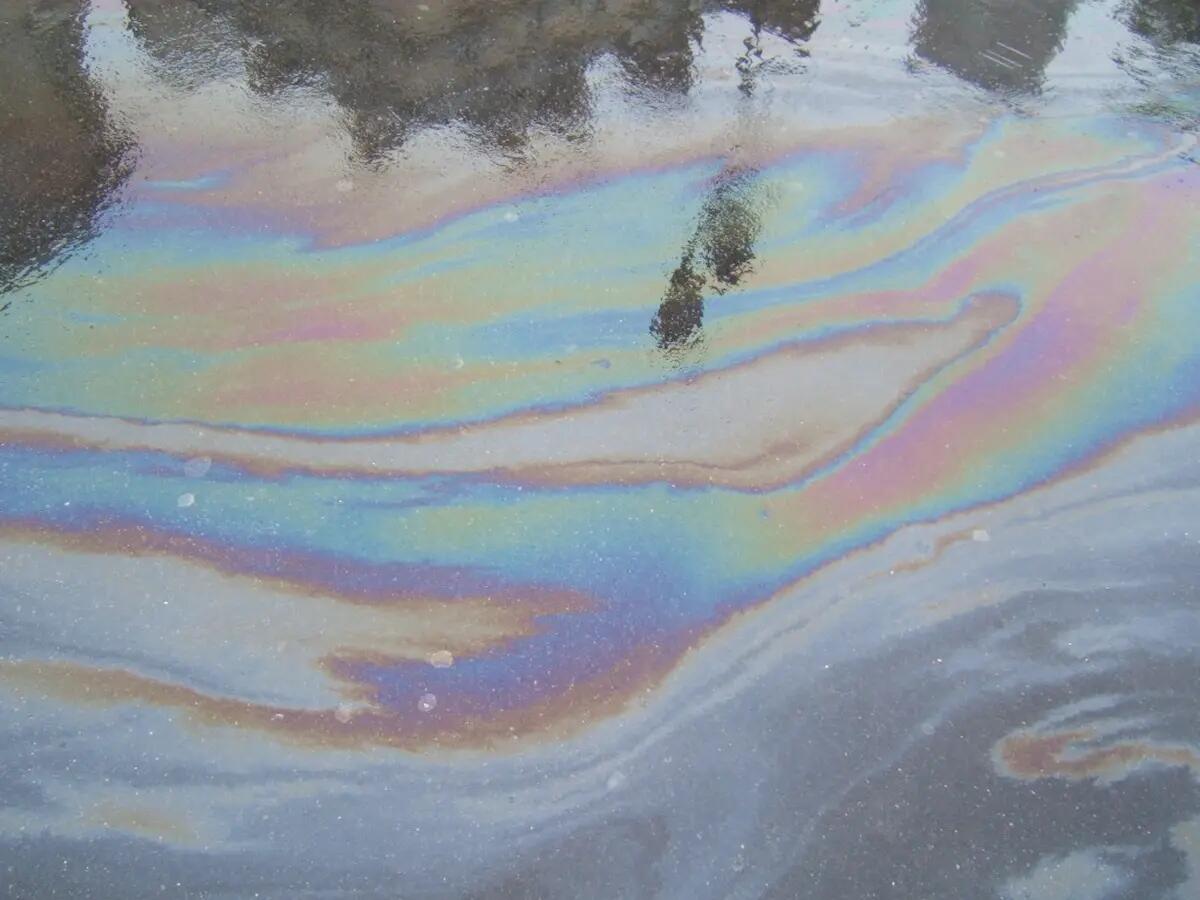 Cervignano, autoarticolato ribaltato: sversamento di gasolio nel fiume. Chiusa la SR 352 - 