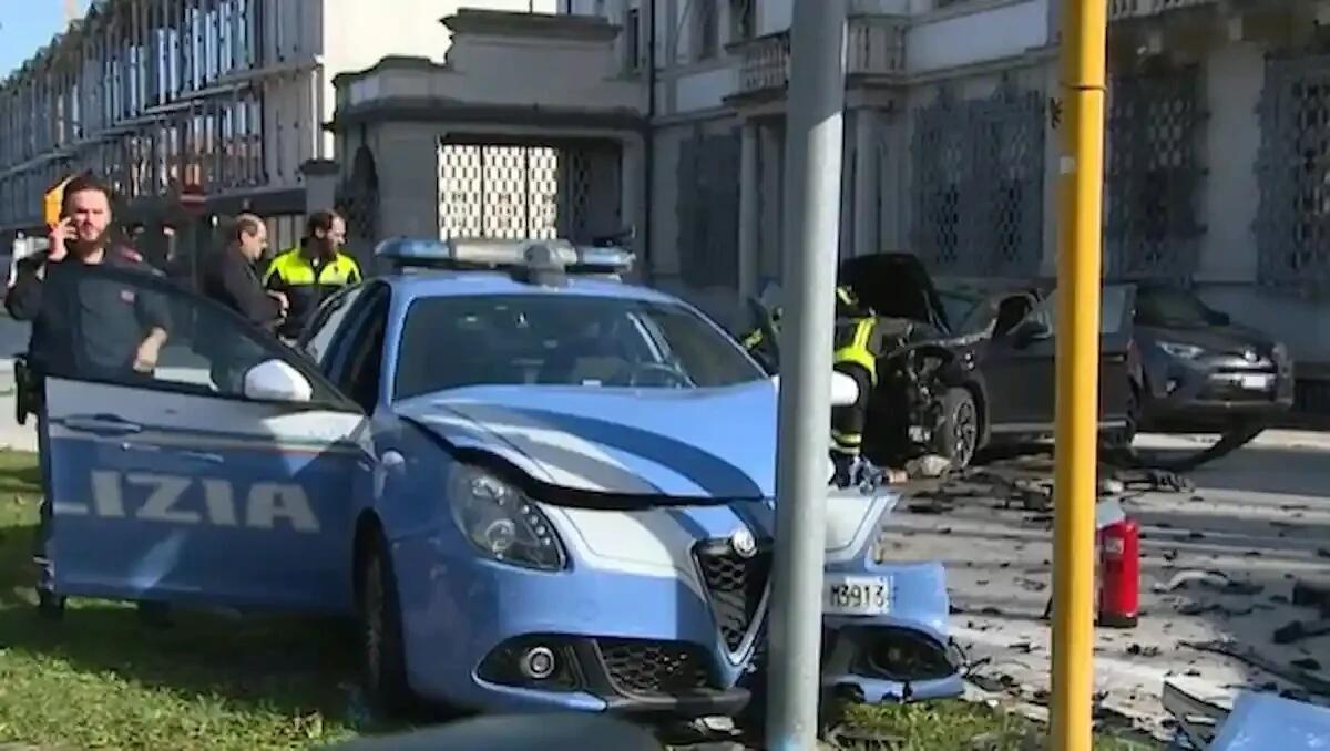 Violento scontro tra un'auto e una Volante della Polizia: quattro feriti - 