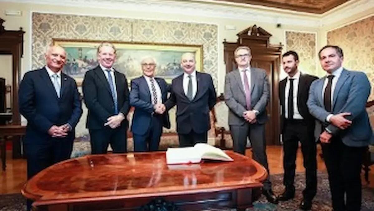 La Fondazione Cassa di Risparmio di Trieste riceve la civica benemerenza - 