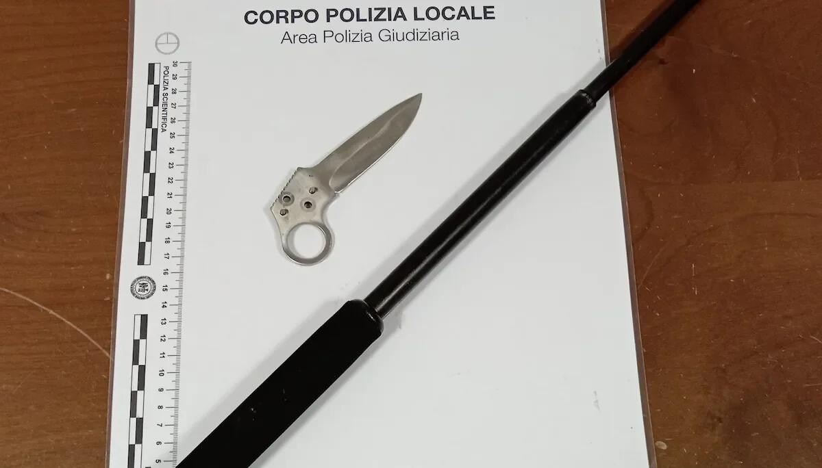 Viaggiavano con coltello e manganello estensibile: denunciati due 30enni - 